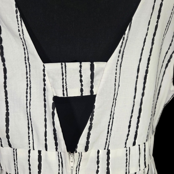 Forever 21 Black and White Striped Dress With Open Back Size 1X - Picture 4 of 7